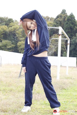 Japan HDV invites you to browse their free photos with An Umemiya showing sexy body