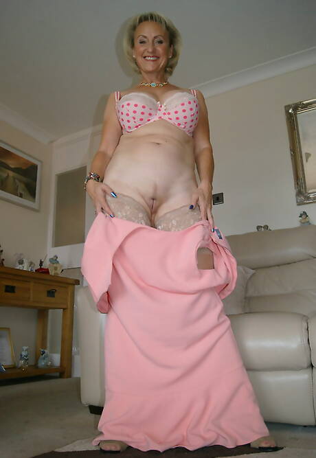 Michelles Nylons are pleased to offer you a free pictures featuring Michelles Nylons xxx gallery 238634