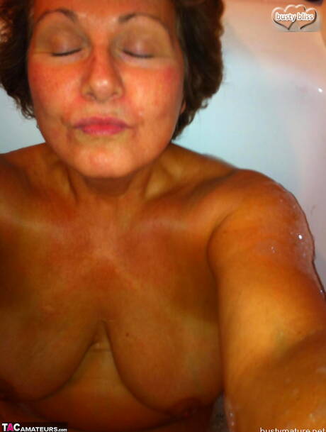 TAC Amateurs pleased to share with you a free photo gallery with Busty Bliss exhibit nice shape