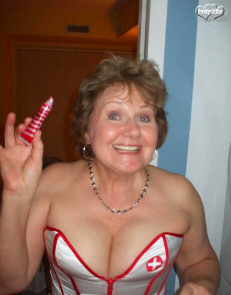 TAC Amateurs are proud to present you with a xxx photos featuring Busty Bliss in sucks on cock scene